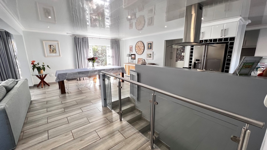 4 Bedroom Property for Sale in Langenhovenpark Free State
